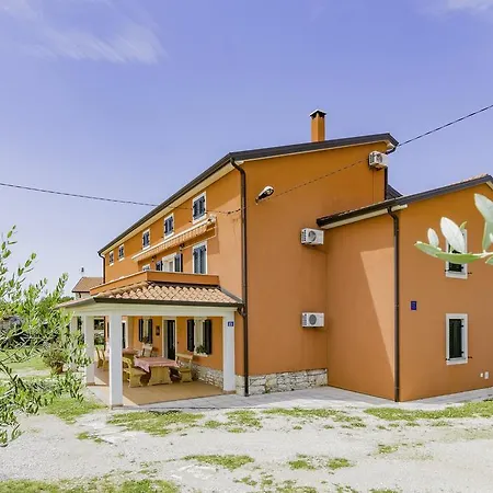 Guido Apartment *